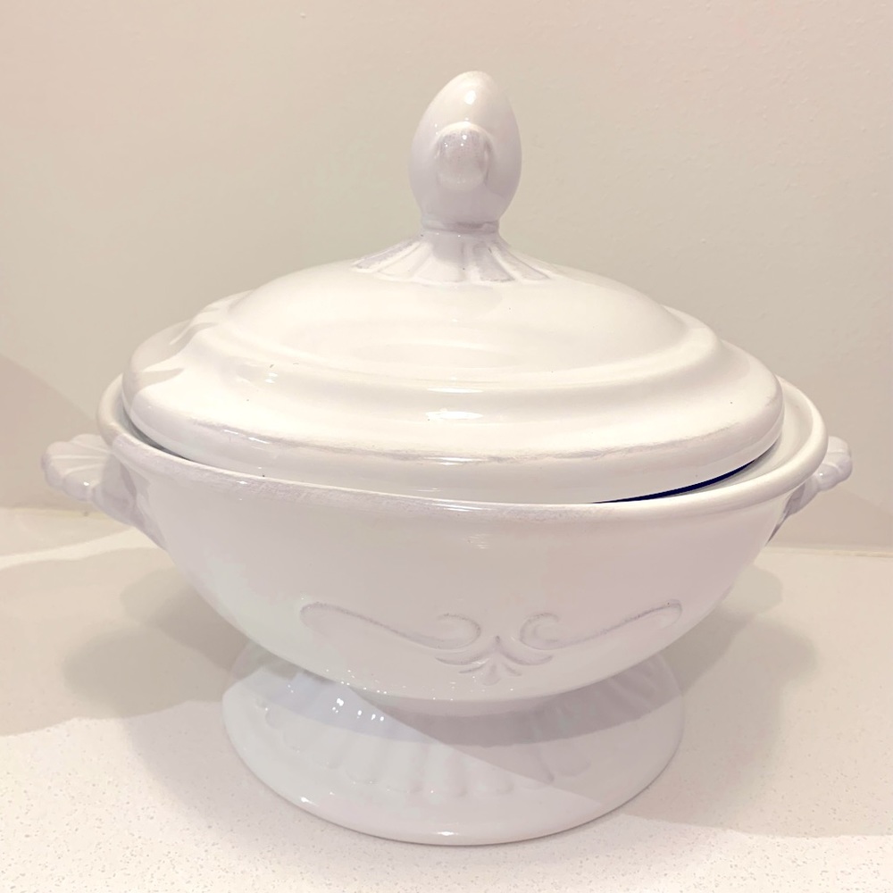 White porcelain soup toureen with lid